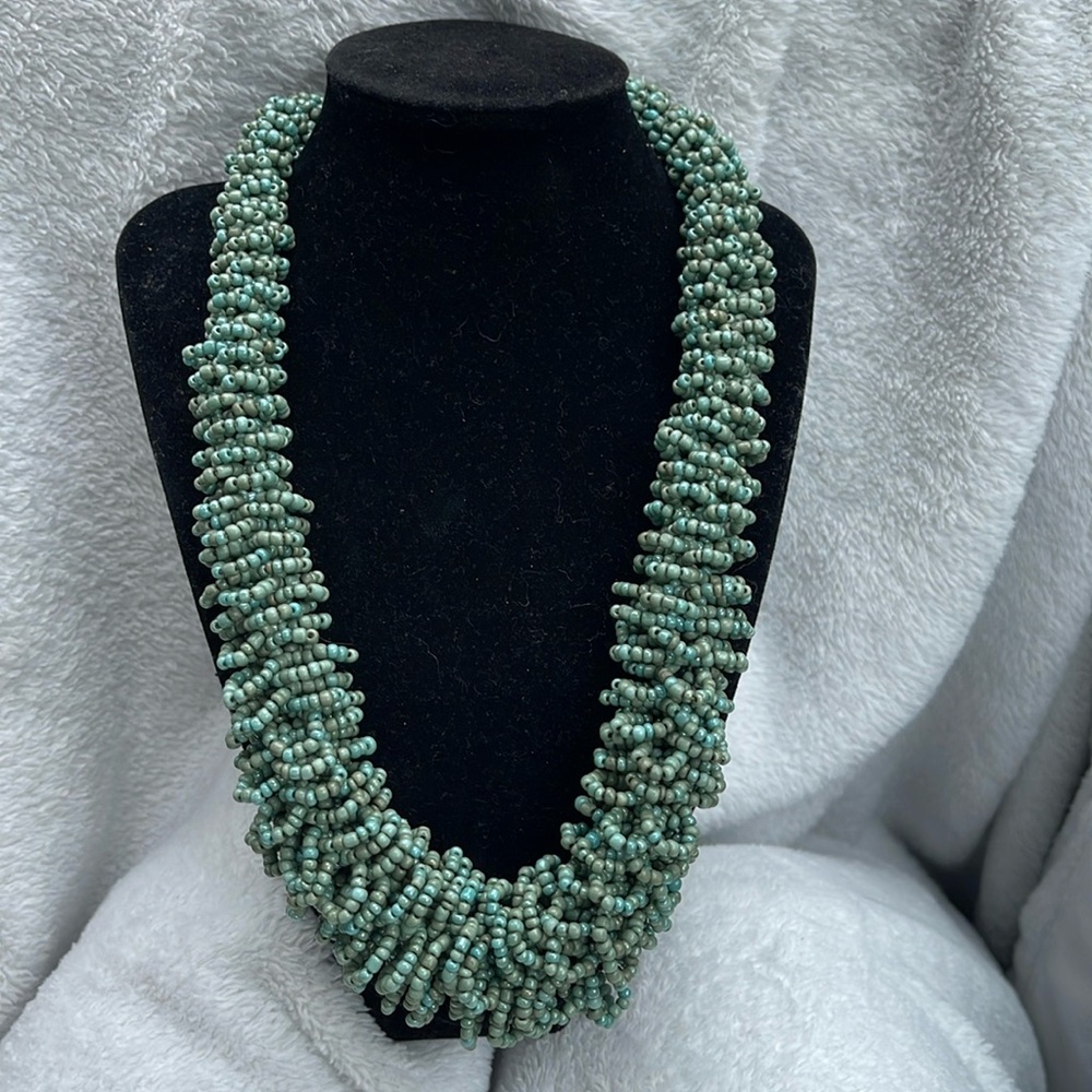 Elegant turquoise green Beaded Necklace nwot